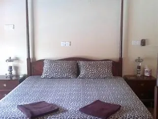 Palms Villa Negombo Bed & Breakfast