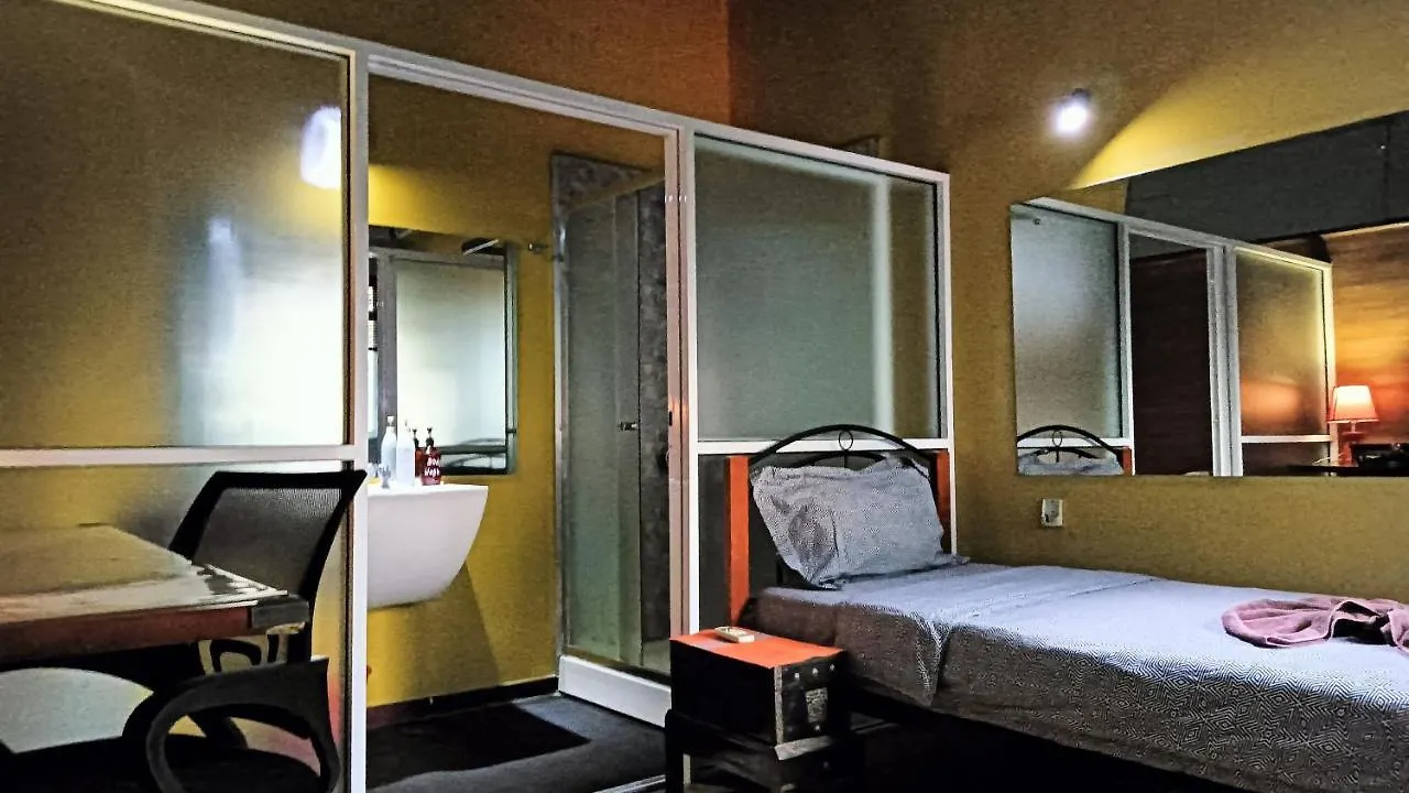 Palms Villa Negombo Bed & Breakfast