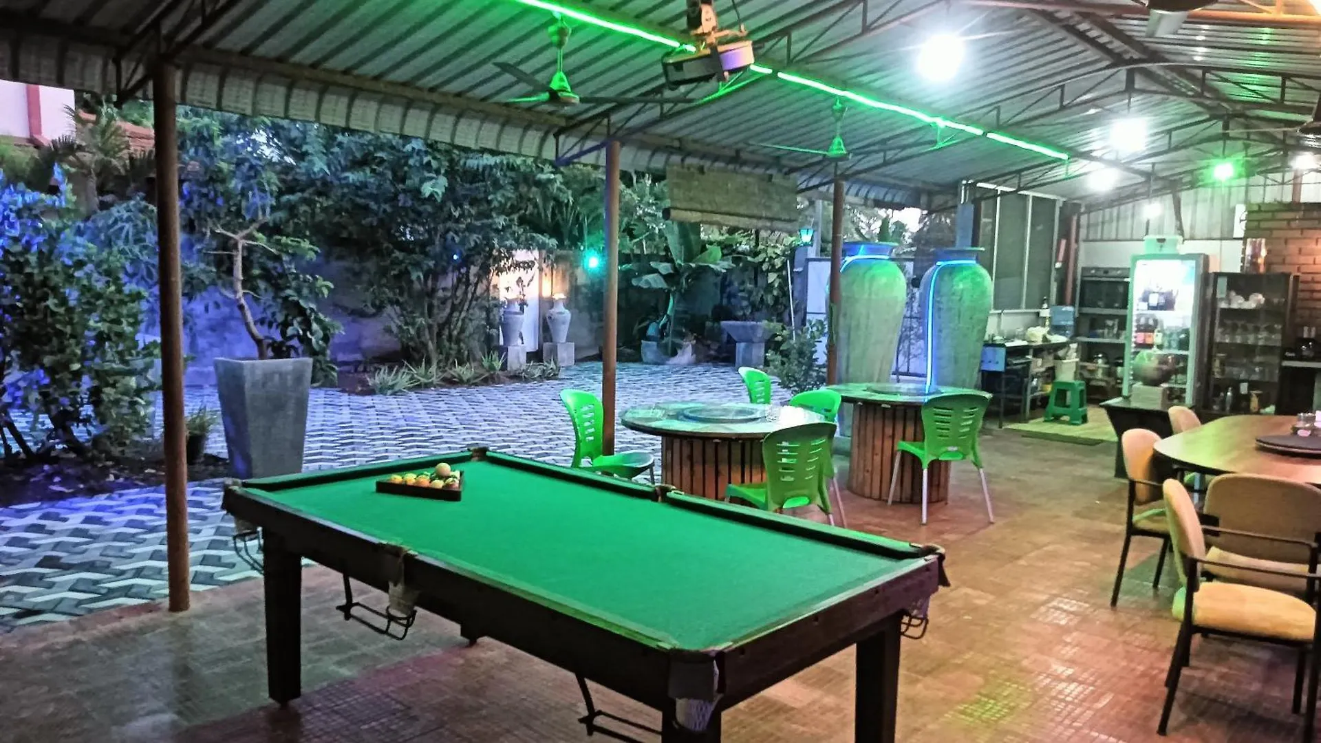 Palms Villa Negombo Bed & Breakfast