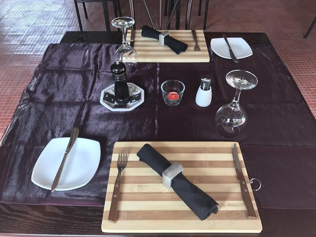 Palms Villa Negombo Bed & Breakfast